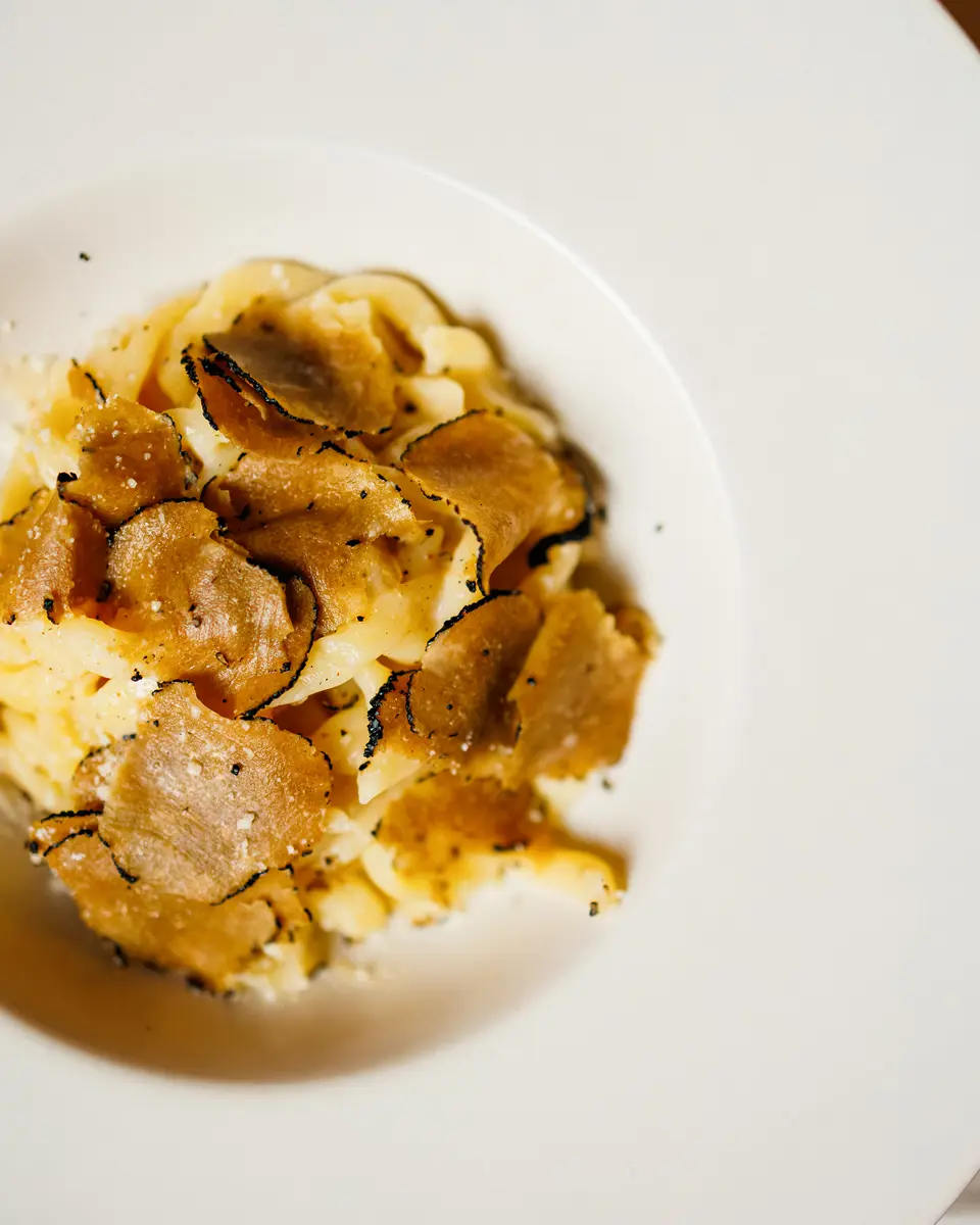 pici cacio e pepe con tartufo